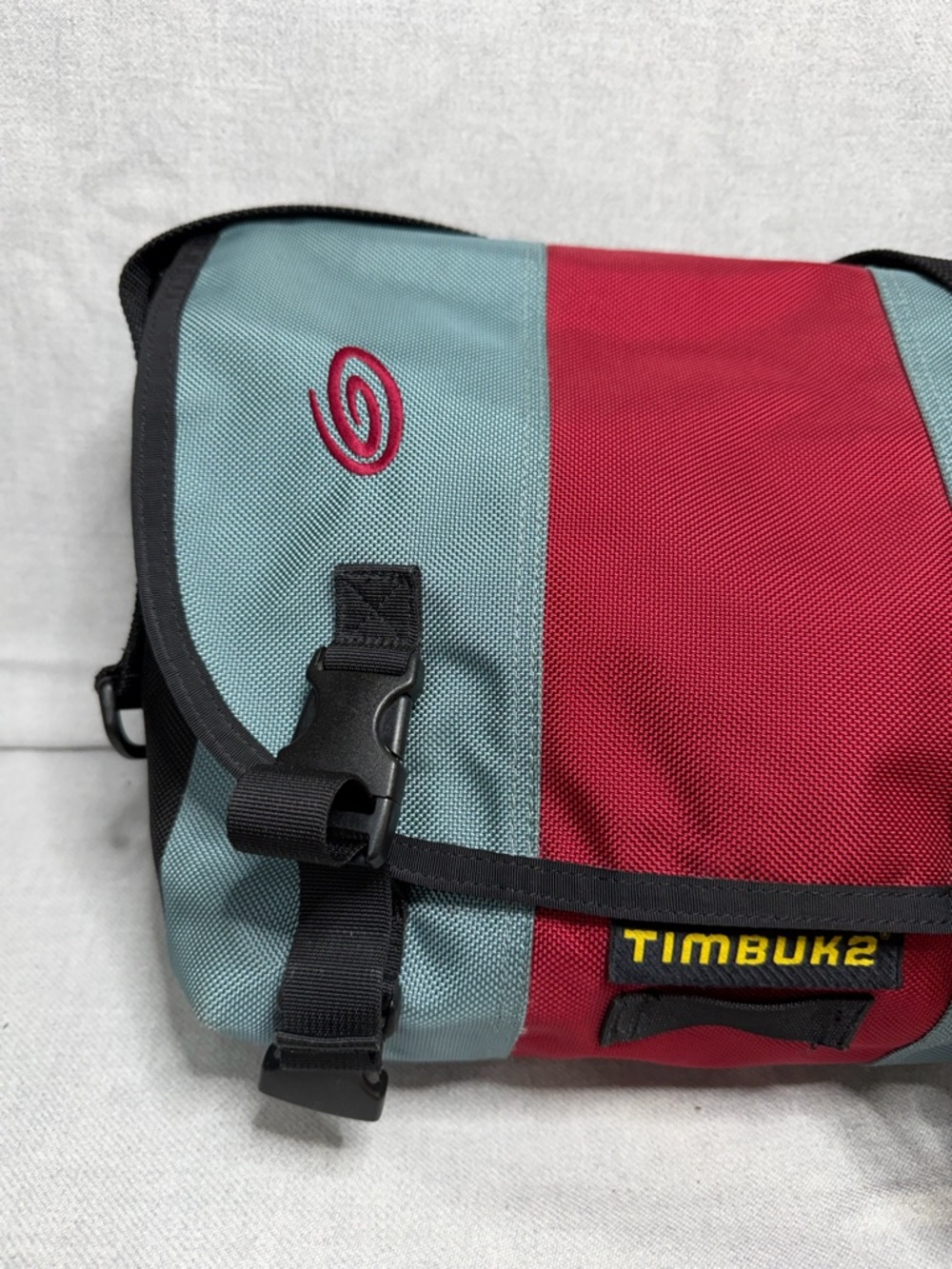Vintage Timbuk2 Teal and Red Two-Tone Messenger Bag - Picture 2 of 16